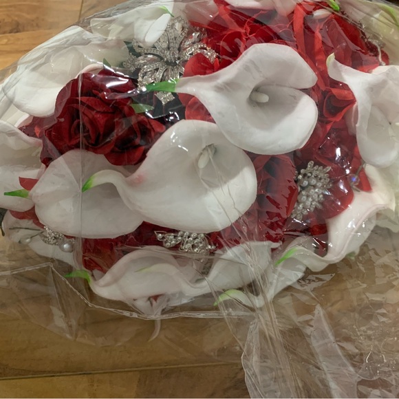 BNWT Iffo Calla Lilies Simulation Rose Bride Wedding Bouquet - Picture 6 of 7
